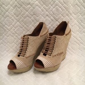 Chinese Laundry Tan Heels